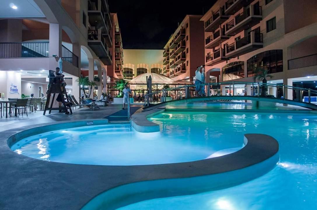 Apartamento Apto Pés Na Areia Em Jurere Jurere Internacional